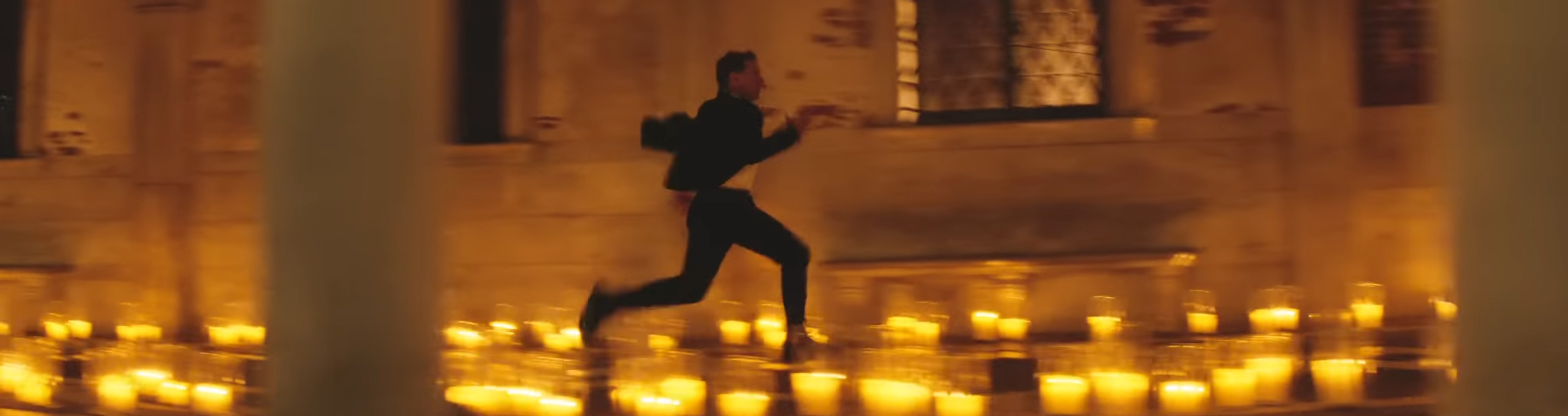 Ethan Hunt/Tom Cruise running.